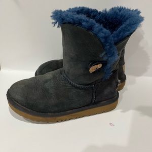 Ugg Navy T Bailey Button II Boots size 2